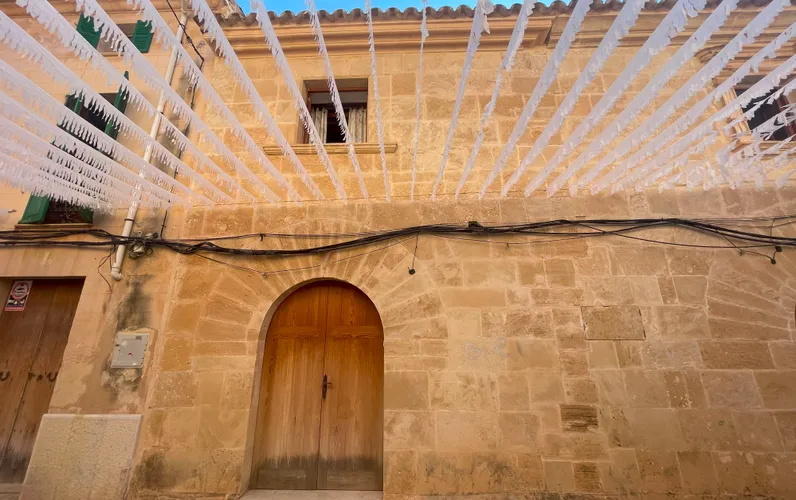 Dom wymagający remontu z garażem na jednej z najpiękniejszych ulic Alcúdii