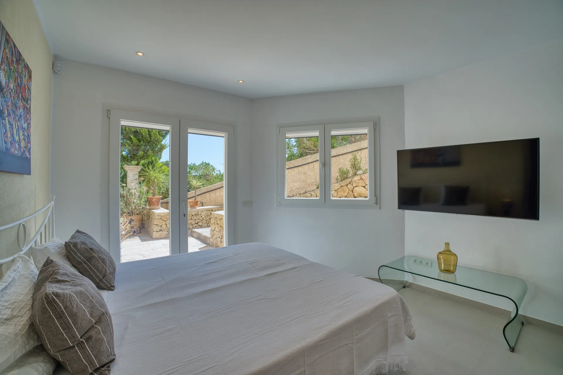 Frontline sea villa, first occupancy after high-end renovation, with beach access and rental license-8