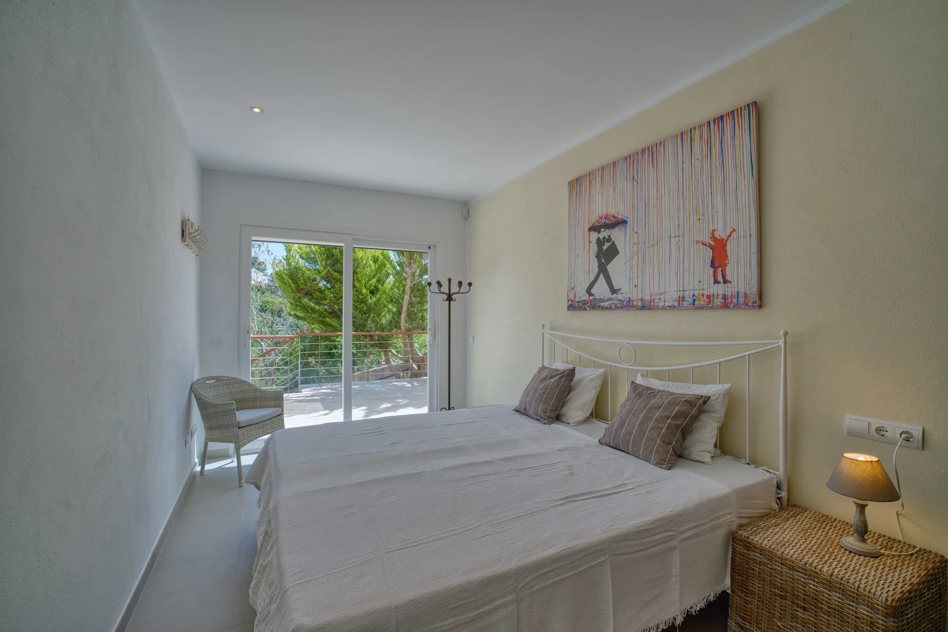 Frontline sea villa, first occupancy after high-end renovation, with beach access and rental license-11