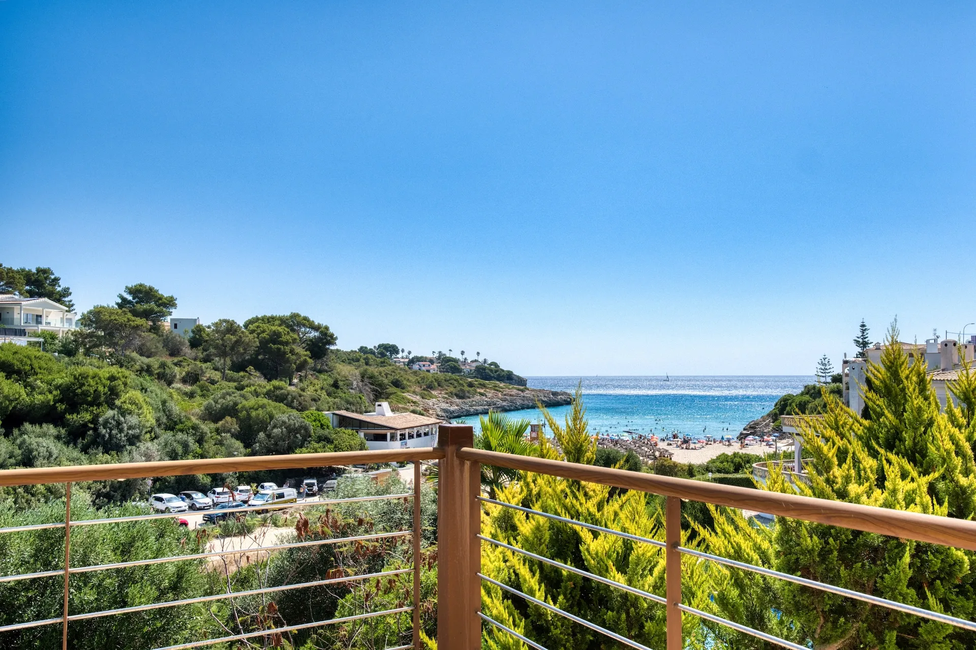 Frontline sea villa, first occupancy after high-end renovation, with beach access and rental license-12