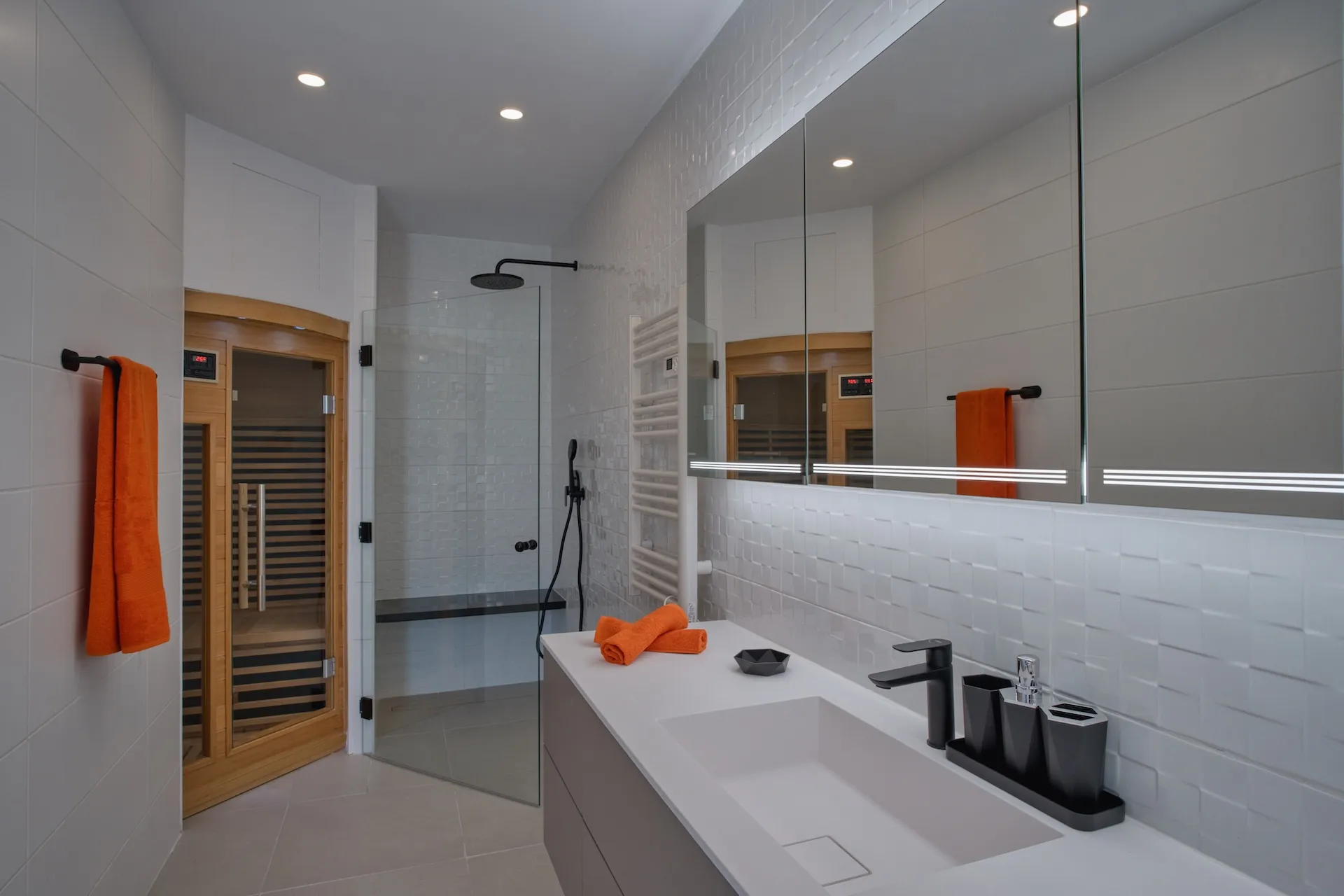 Frontline sea villa, first occupancy after high-end renovation, with beach access and rental license-9