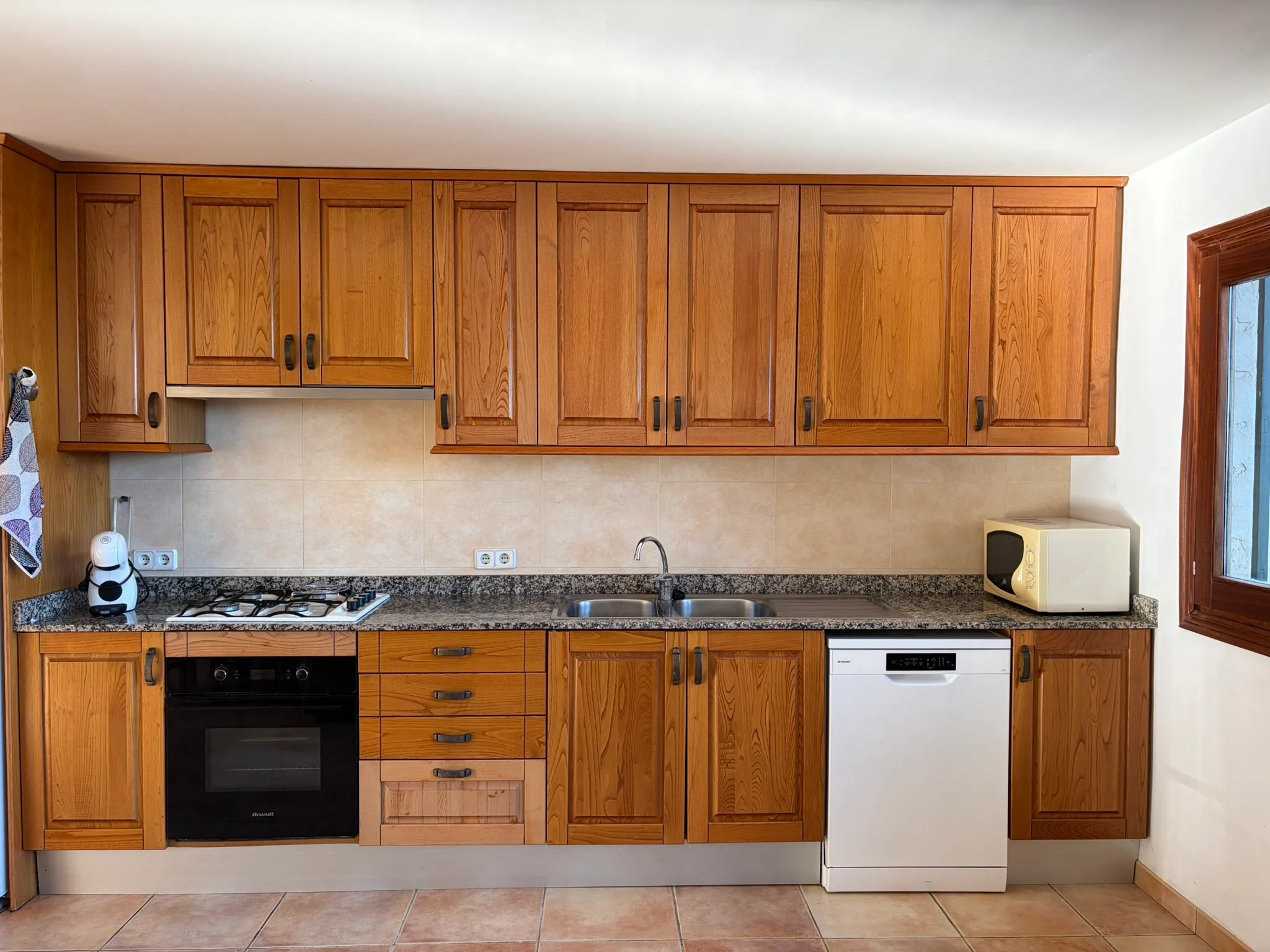 Charming townhouse with pool and mountain views in Moscari-5