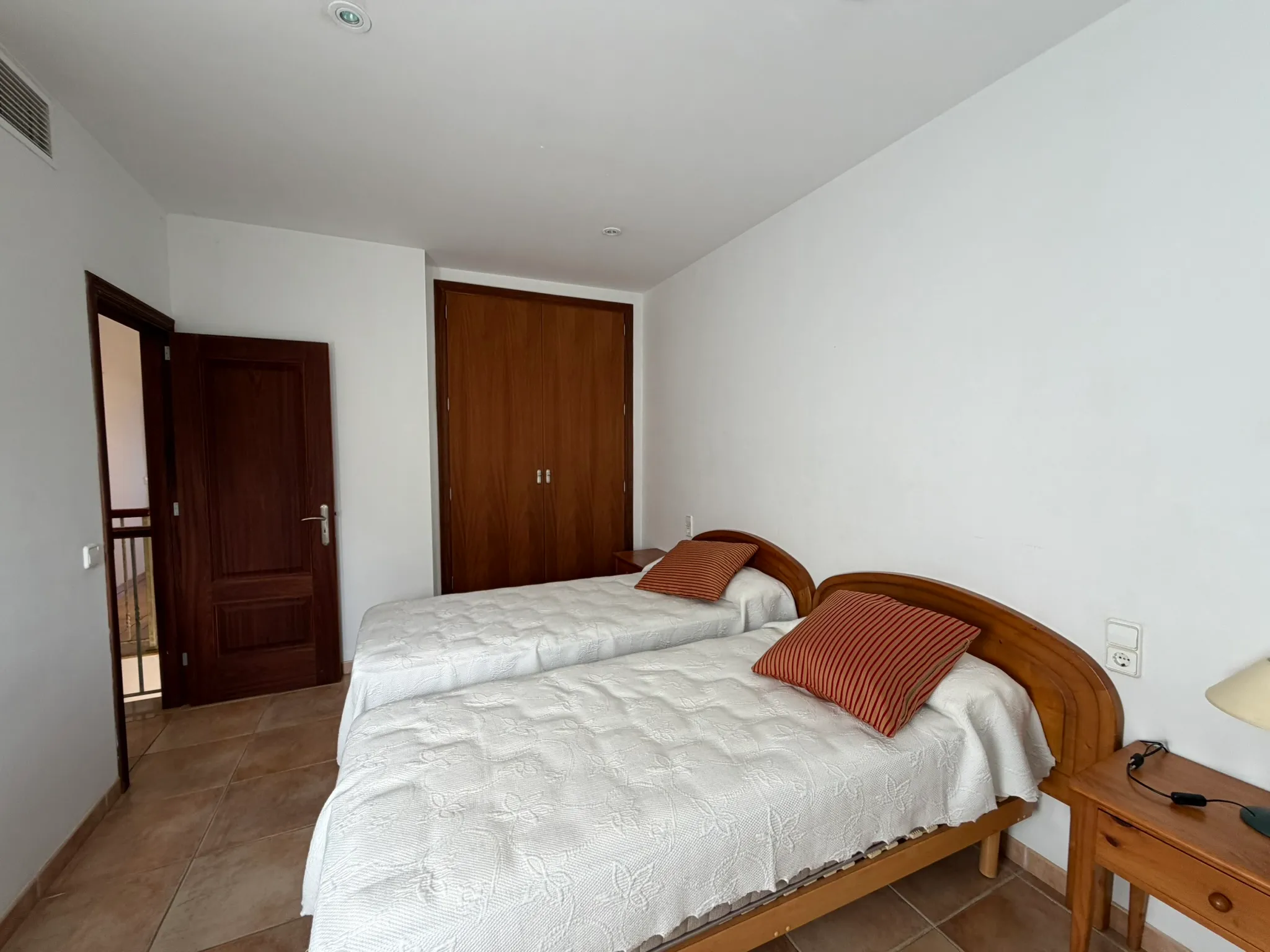 Charming spacious townhouse with pool and garage in the mountain village of Moscari-11