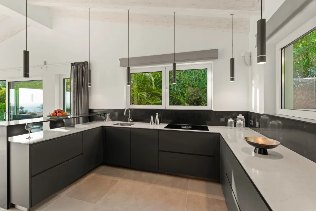 Moderne villa met uitzicht op zee en privacy-7