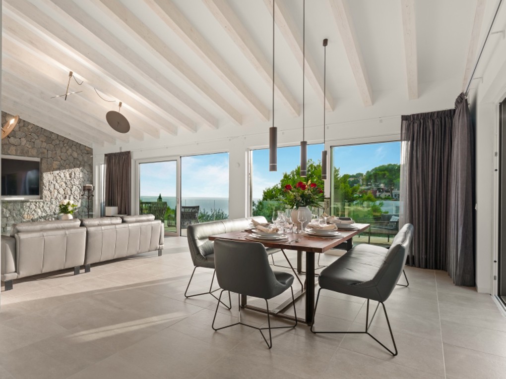 Villa moderna con vista sul mare e privacy