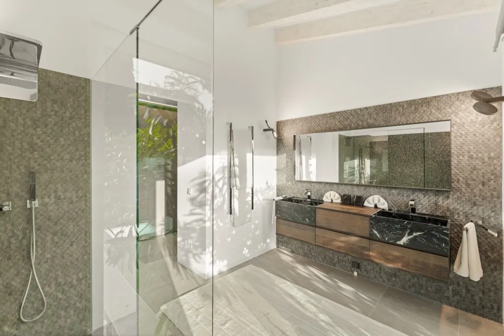 Moderne villa met uitzicht op zee en privacy-14