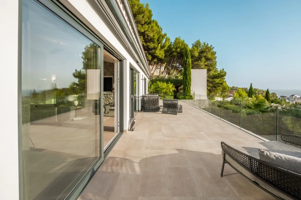 Moderne villa met uitzicht op zee en privacy-2