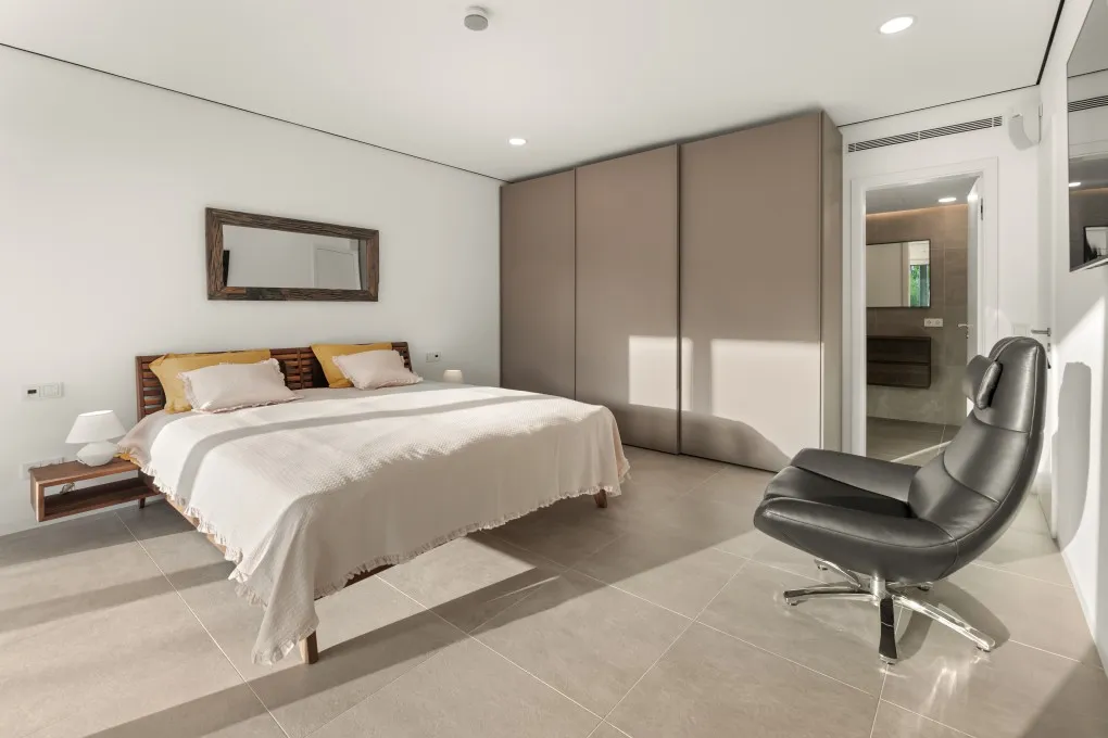 Moderne villa met uitzicht op zee en privacy-15