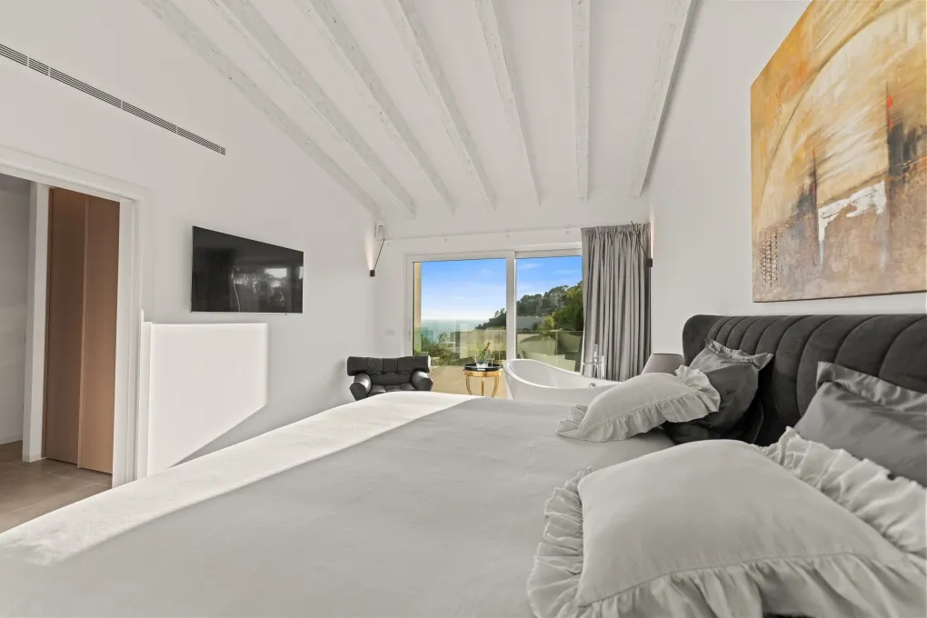 Moderne villa met uitzicht op zee en privacy-8