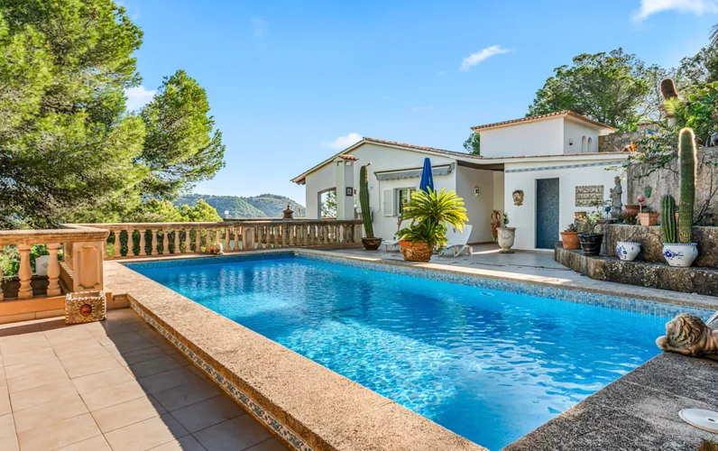 Impressionant vila mediterrània amb vistes panoràmiques al mar