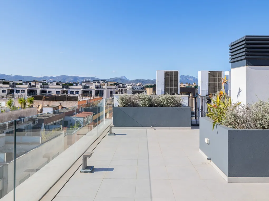 Modern one bedroom apartment with elevator, garage and communal pool-10