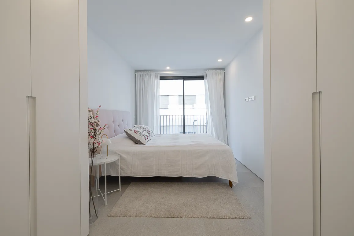 Modern one bedroom apartment with elevator, garage and communal pool-6