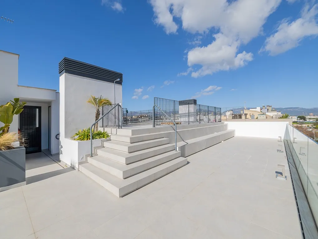 Modern one bedroom apartment with elevator, garage and communal pool-9