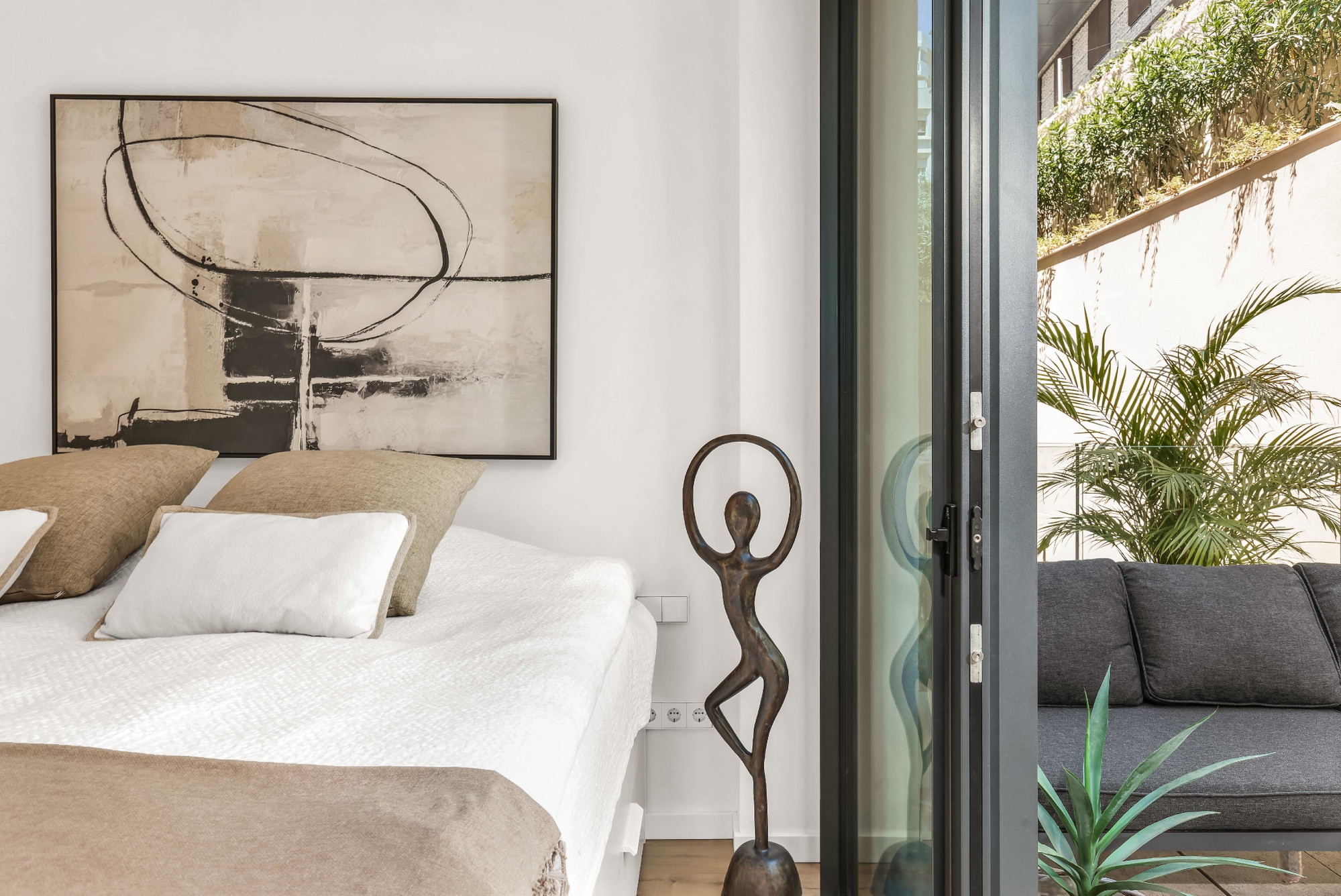 A golden winter in EverOne,  a modern sanctuary of elegance and comfort-10