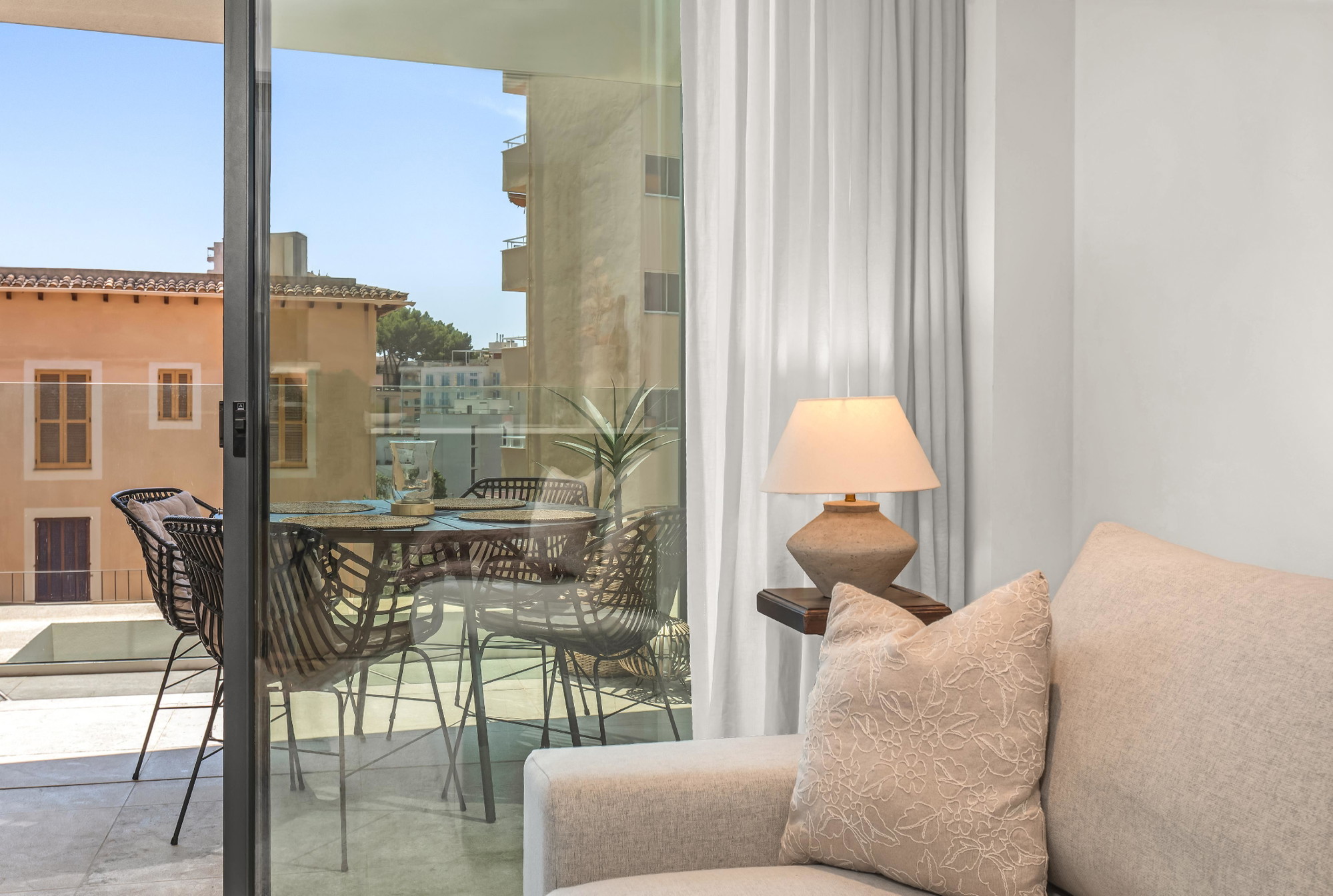 A golden winter in EverOne,  a modern sanctuary of elegance and comfort-6
