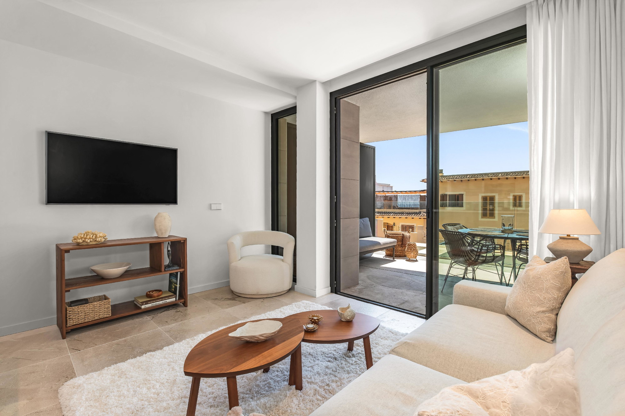 A golden winter in EverOne,  a modern sanctuary of elegance and comfort-5