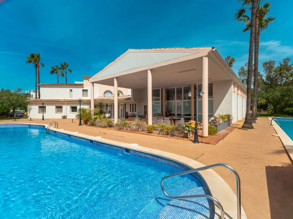 Unità commerciali in un attraente complesso residenziale-1