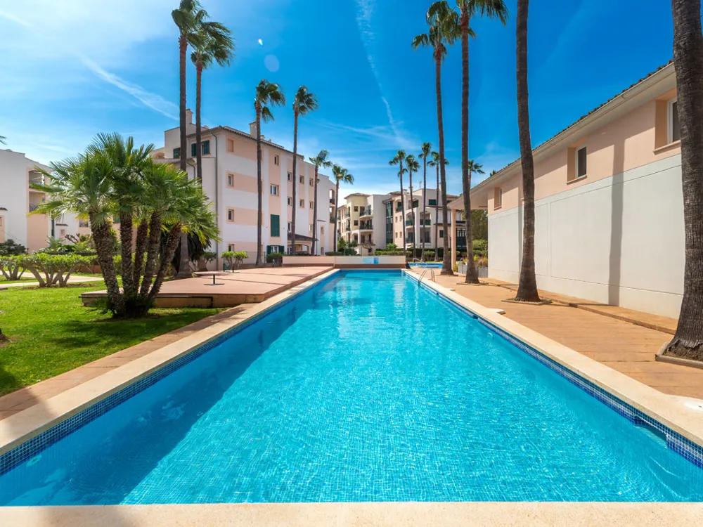 Unità commerciali in un attraente complesso residenziale-8