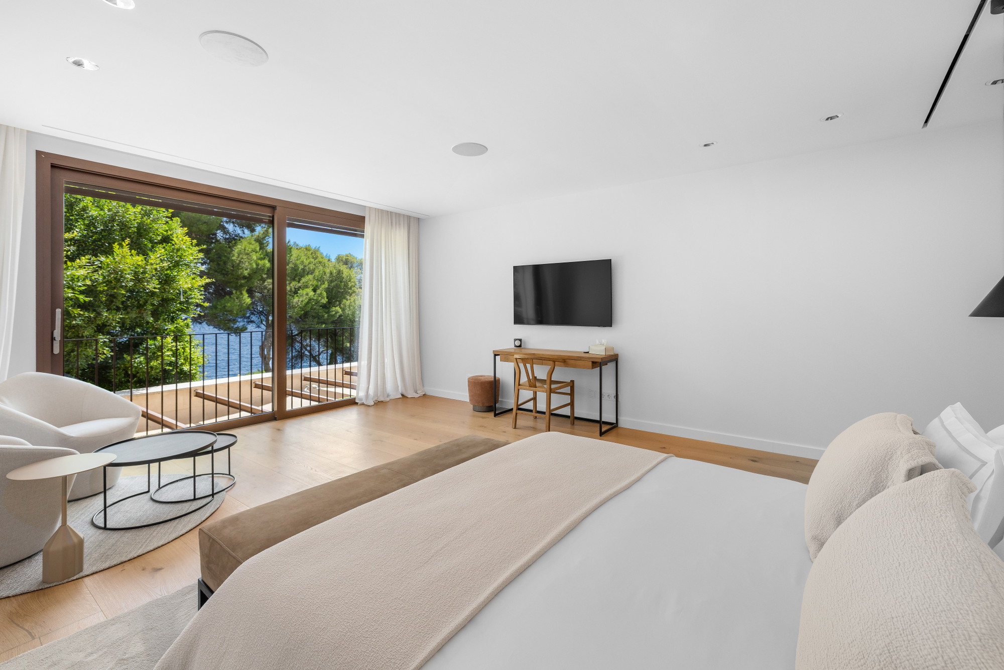 Exclusive beachfront villa for rent in Bendinat-14