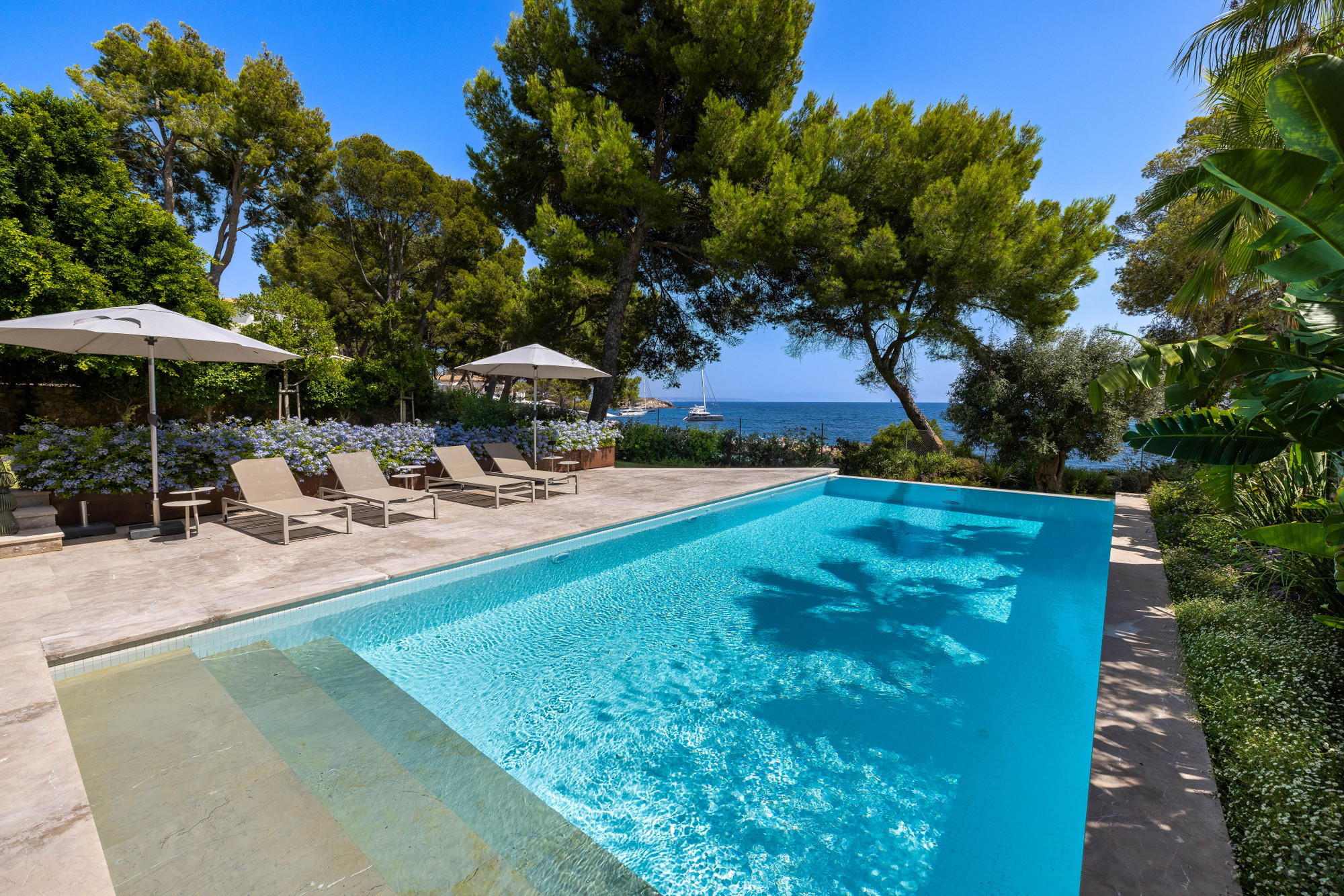 Exclusive beachfront villa for rent in Bendinat-3