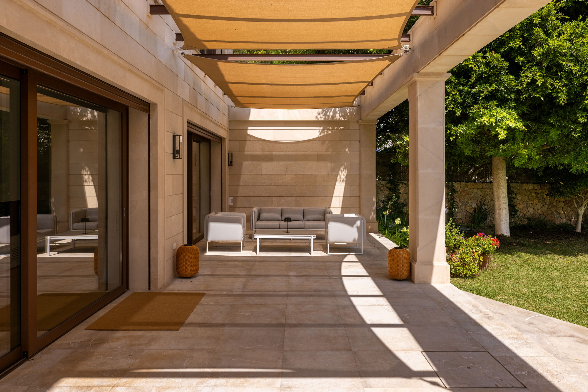 Exclusive beachfront villa for rent in Bendinat-28