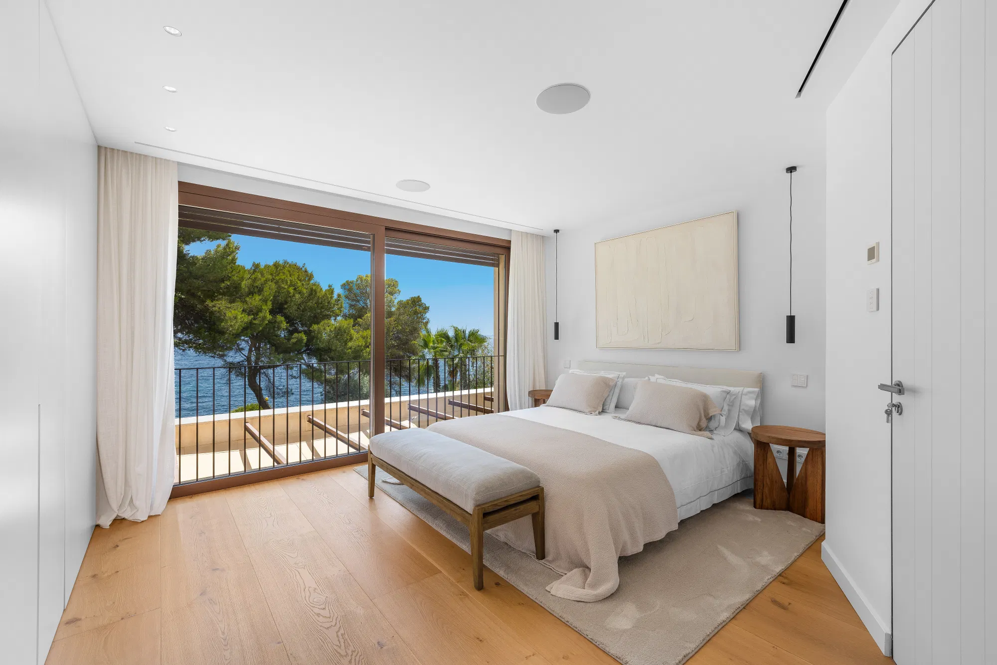 Exclusive beachfront villa for rent in Bendinat-10