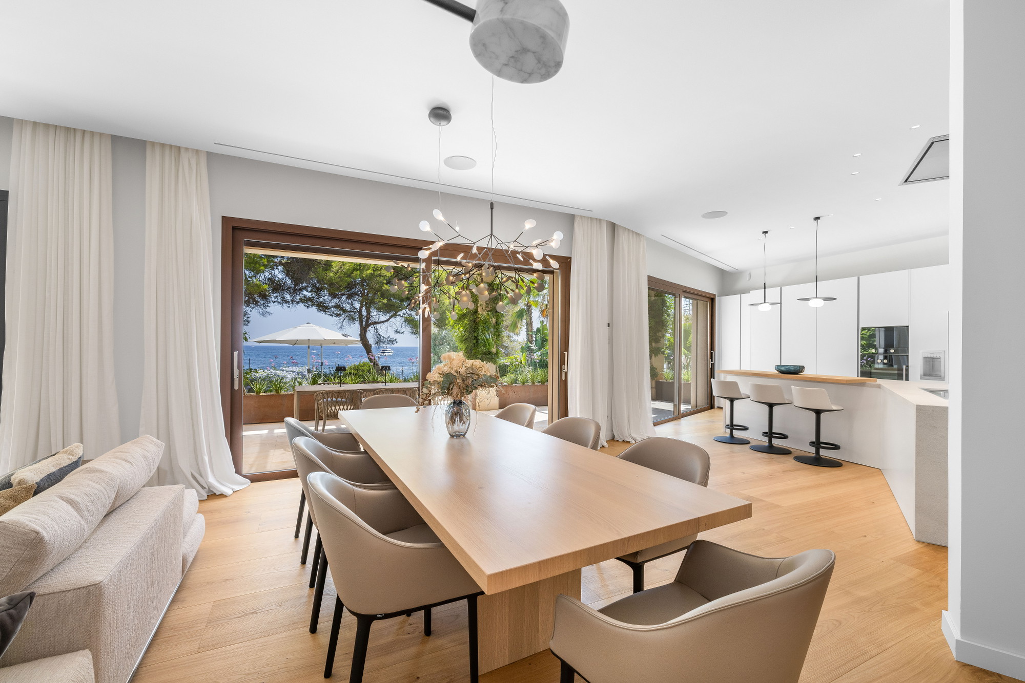 Exclusive beachfront villa for rent in Bendinat-7
