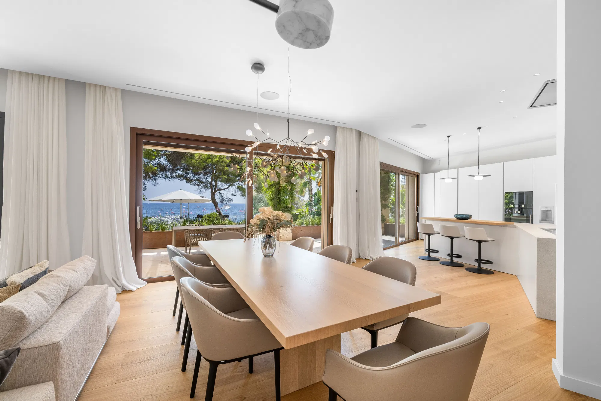 Exclusive beachfront villa for rent in Bendinat-7