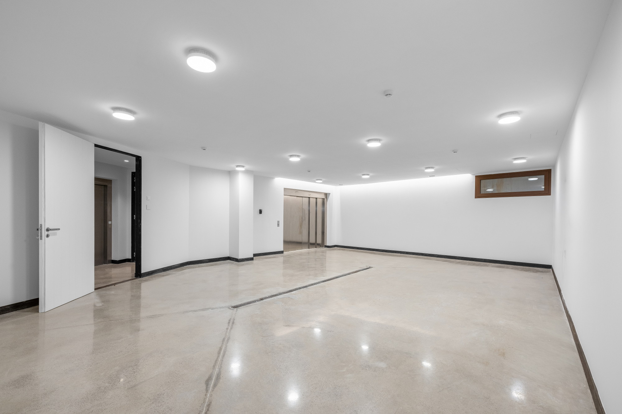 Exclusive beachfront villa for rent in Bendinat-20