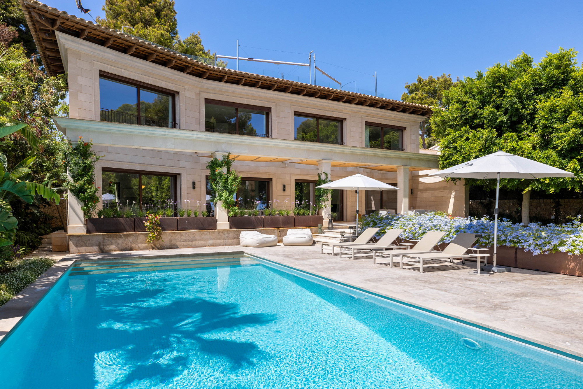 Exclusive beachfront villa for rent in Bendinat-2
