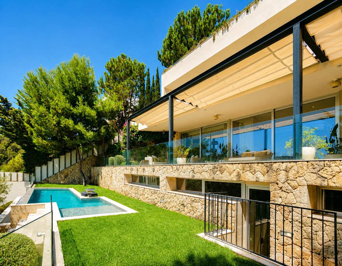 Vila moderna amb vistes al mar en un entorn tranquil a la Costa d'en Blanes-23
