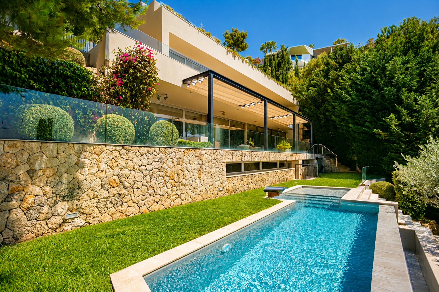 Vila moderna amb vistes al mar en un entorn tranquil a la Costa d'en Blanes
