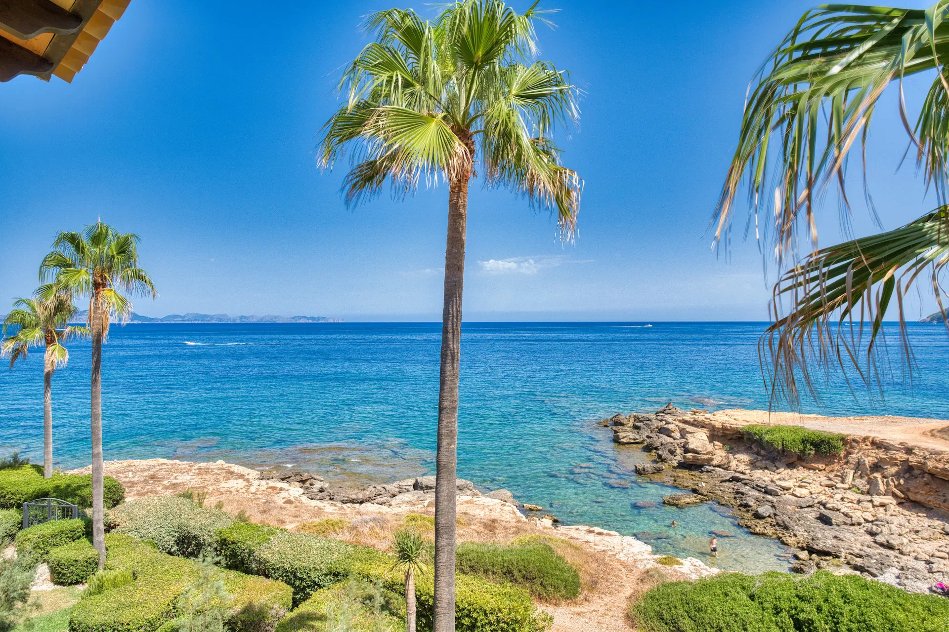 High-quality renovated apartment on the seafront in Betlem-4