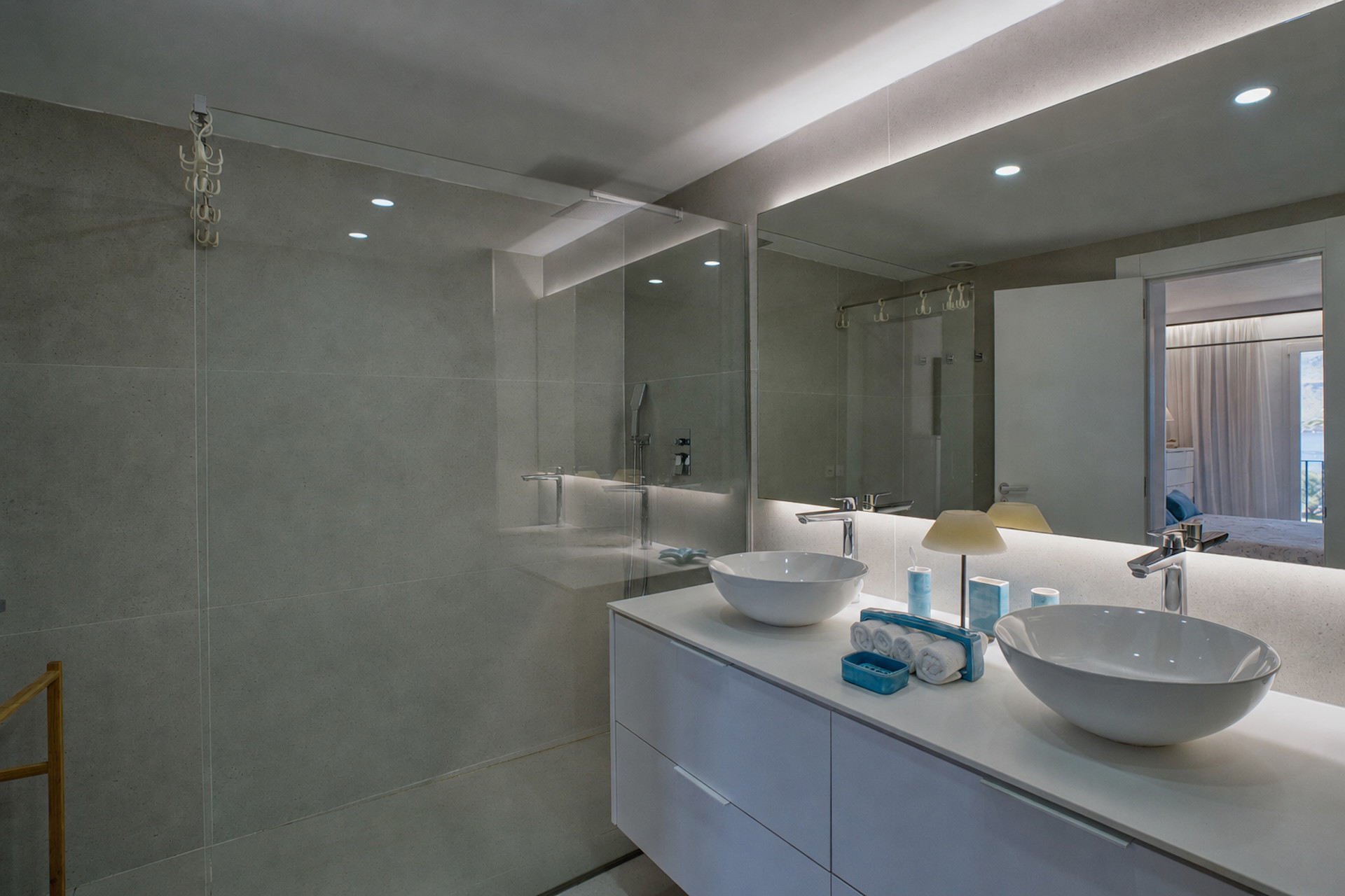 High-quality renovated apartment on the seafront in Betlem-9