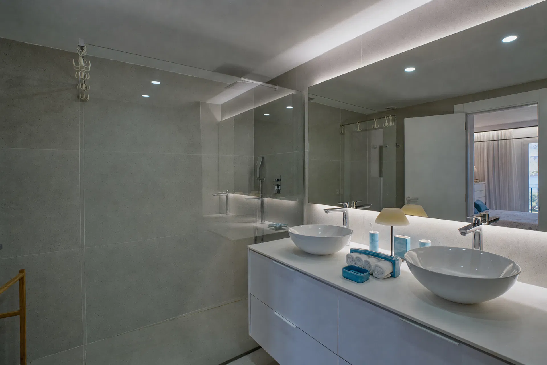 High-quality renovated apartment on the seafront in Betlem-9