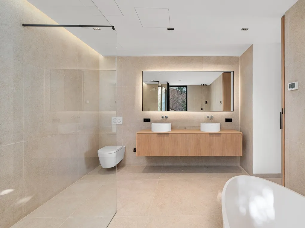 Renoveret villa med panoramaudsigt-4