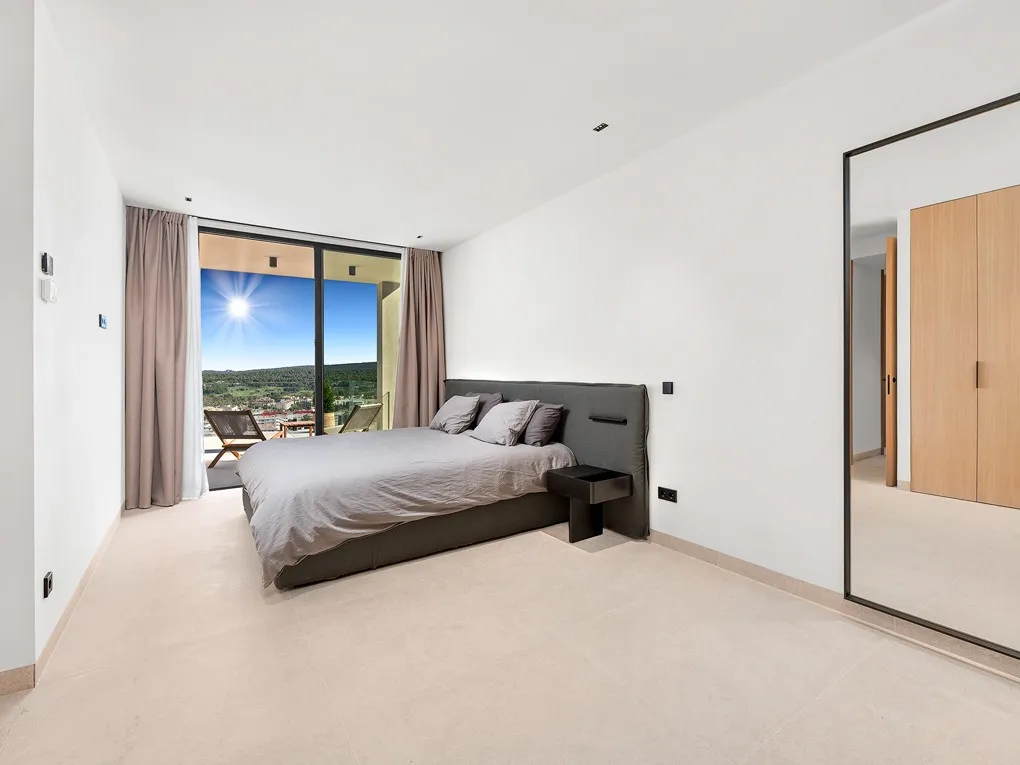 Renoveret villa med panoramaudsigt-3