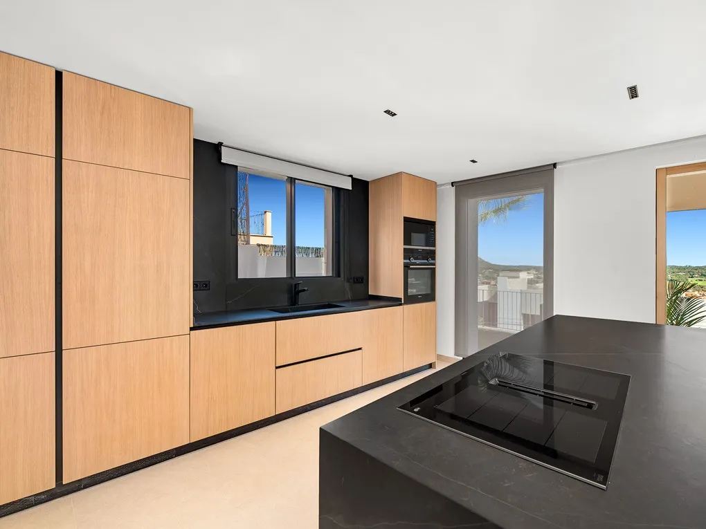 Renoveret villa med panoramaudsigt-6