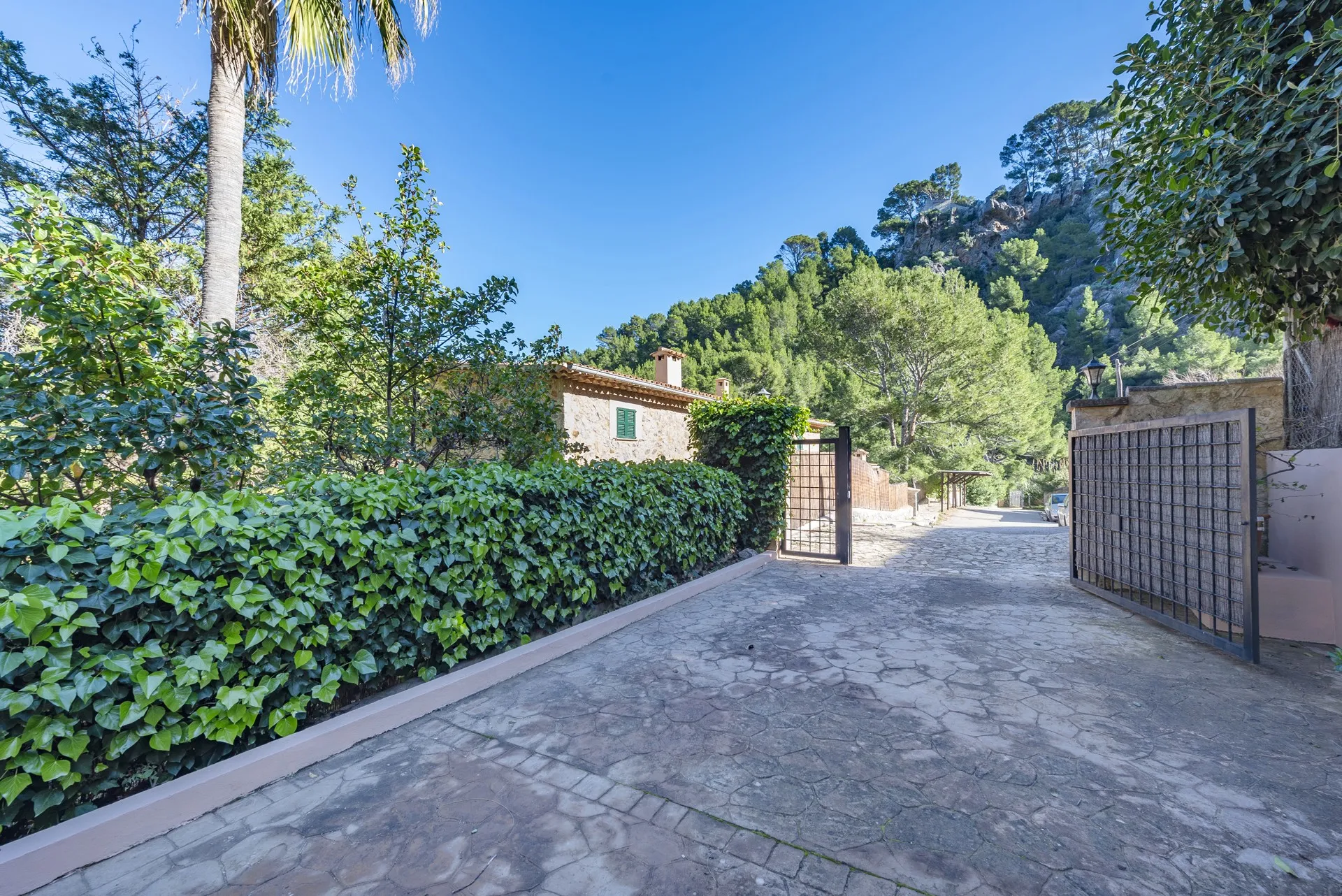 Luxury Mediterranean Villa in Cala Deia-25