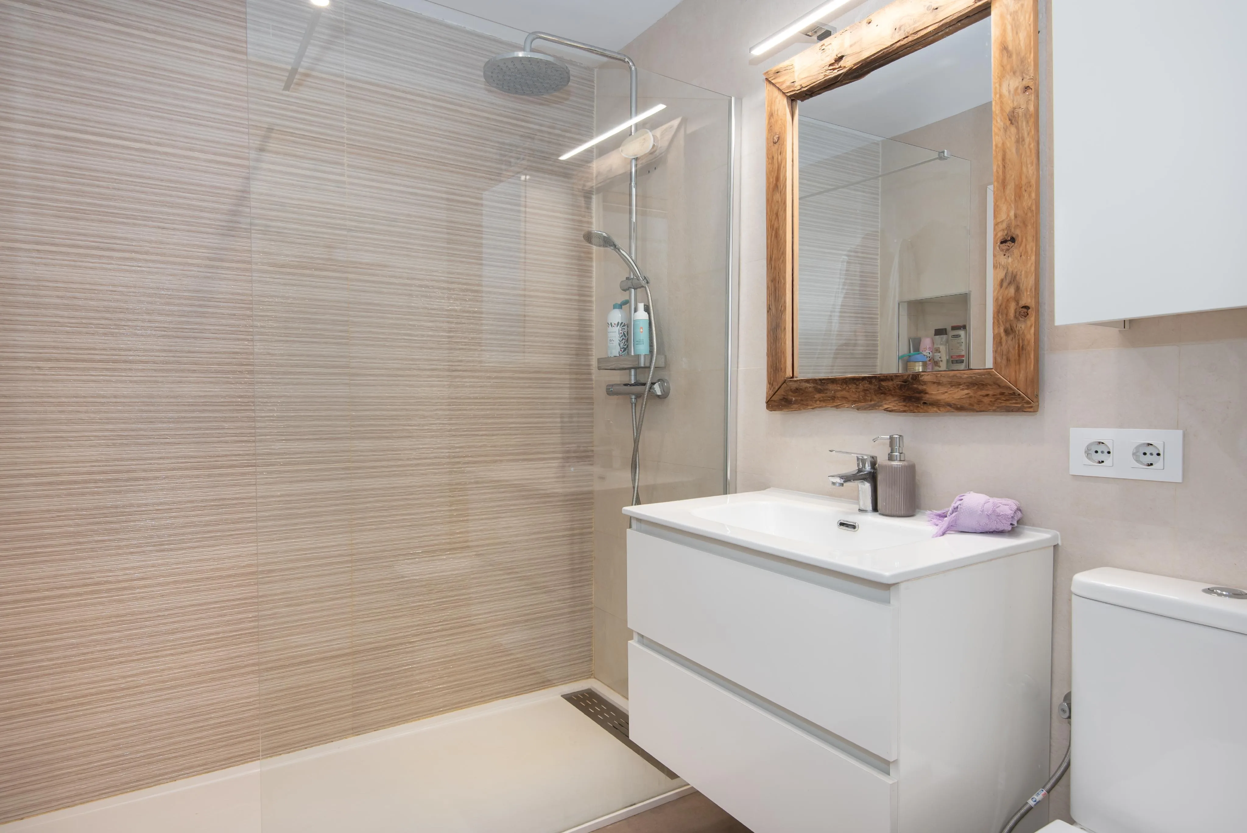 Отремонтированный загородный дом с панорамным видом на горы-9