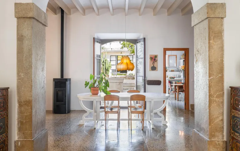 Encantadora casa senyorial amb espai comercial i piscina en el cor de Binissalem