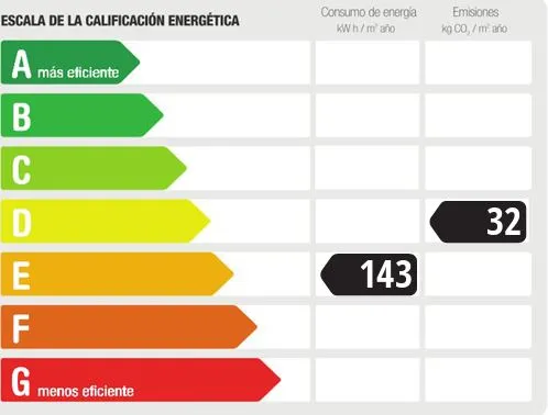 Casa de pueblo grande renovada con piscina, jardín y terraza-18