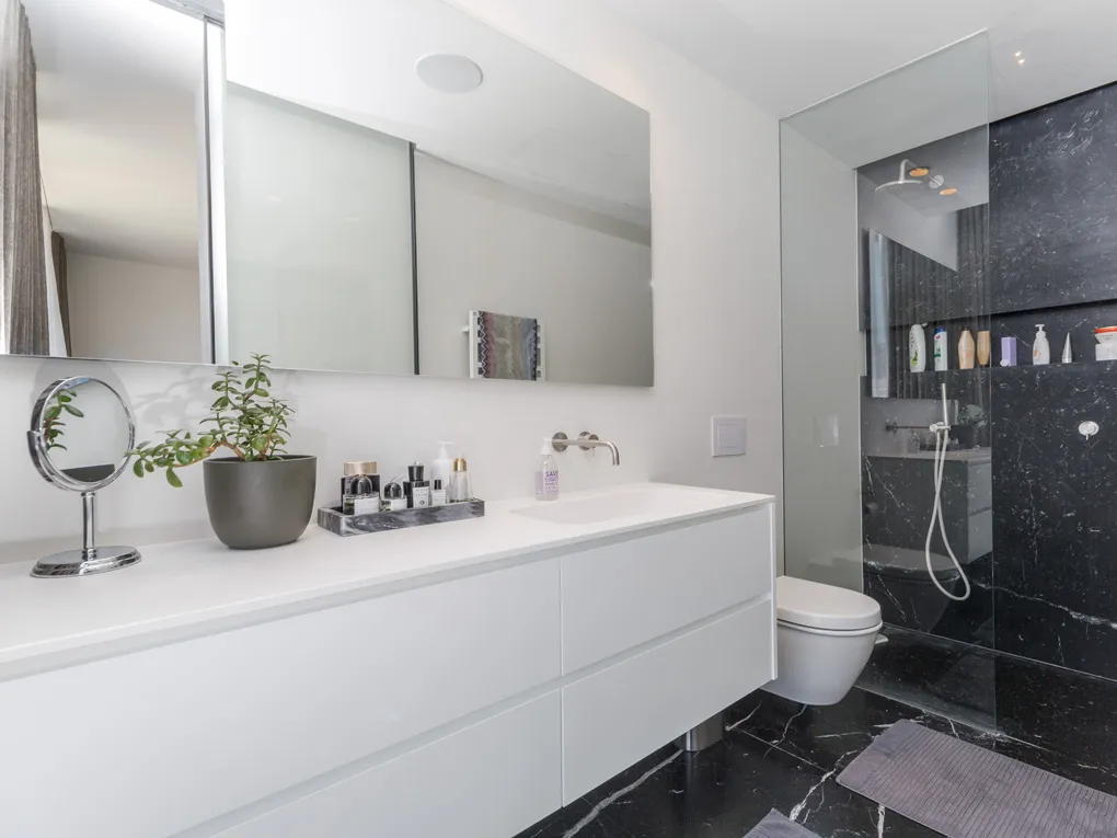 Odnowiony dom z ogrodem, basenem, tarasem na dachu i parkingiem w Palma de Mallorca - Molinar-8