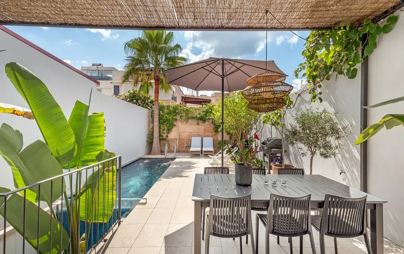 Renoverat hus med trädgård, pool, takterrass och parkering i Palma de Mallorca - Molinar