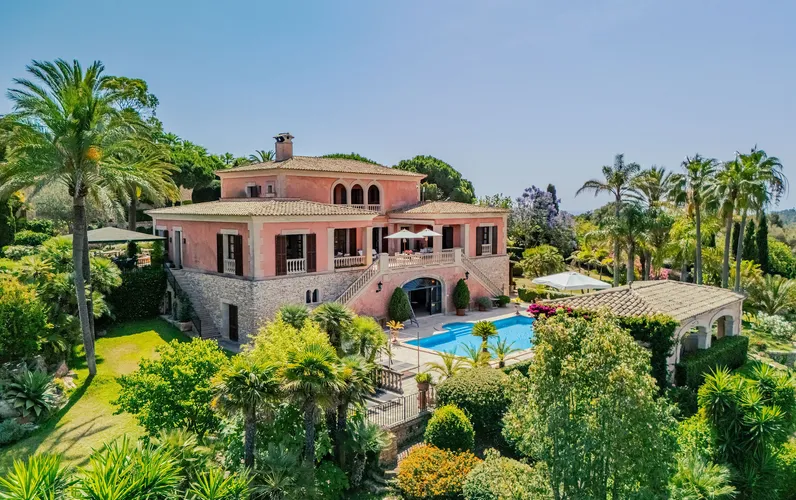Unik ejendom med middelhavsflair og fantastisk udsigt