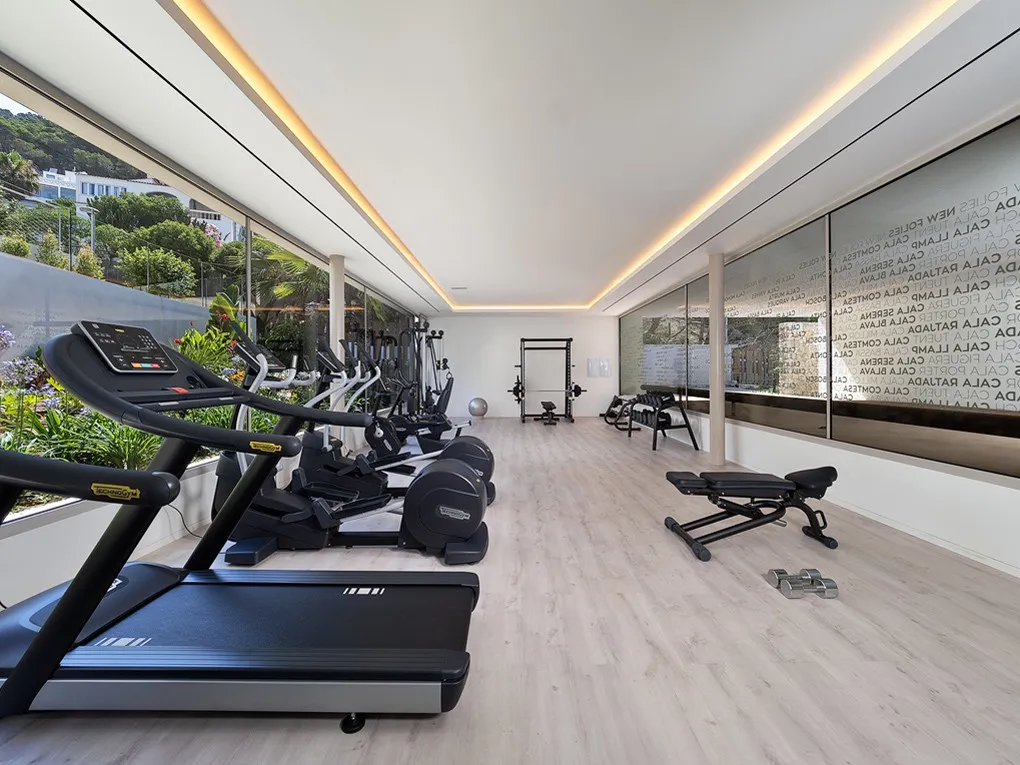 Villa moderna con vista sul mare in un complesso di lusso-11