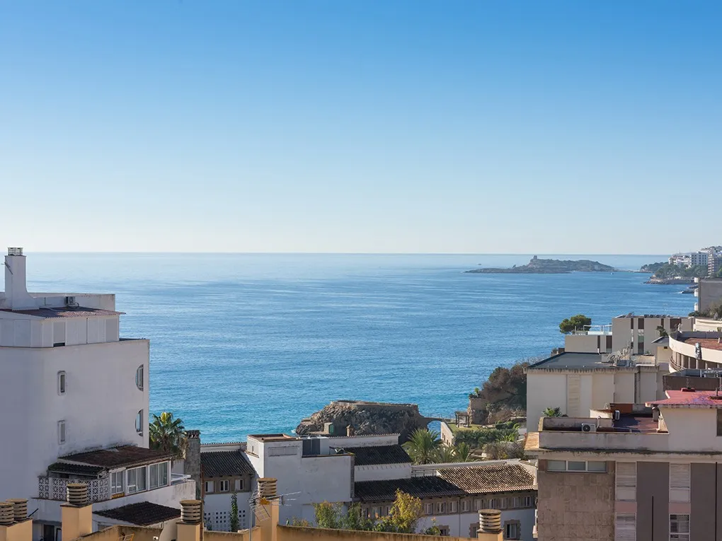 Àtic amb vista al mar i piscina privada en el terrat-11