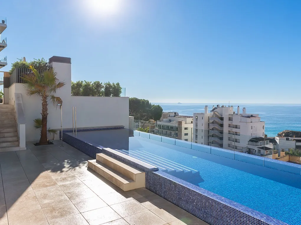 Àtic amb vista al mar i piscina privada en el terrat-12