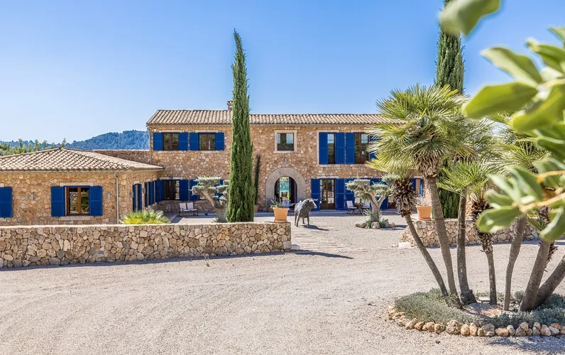 Idyllic country house in Alaró with unique views