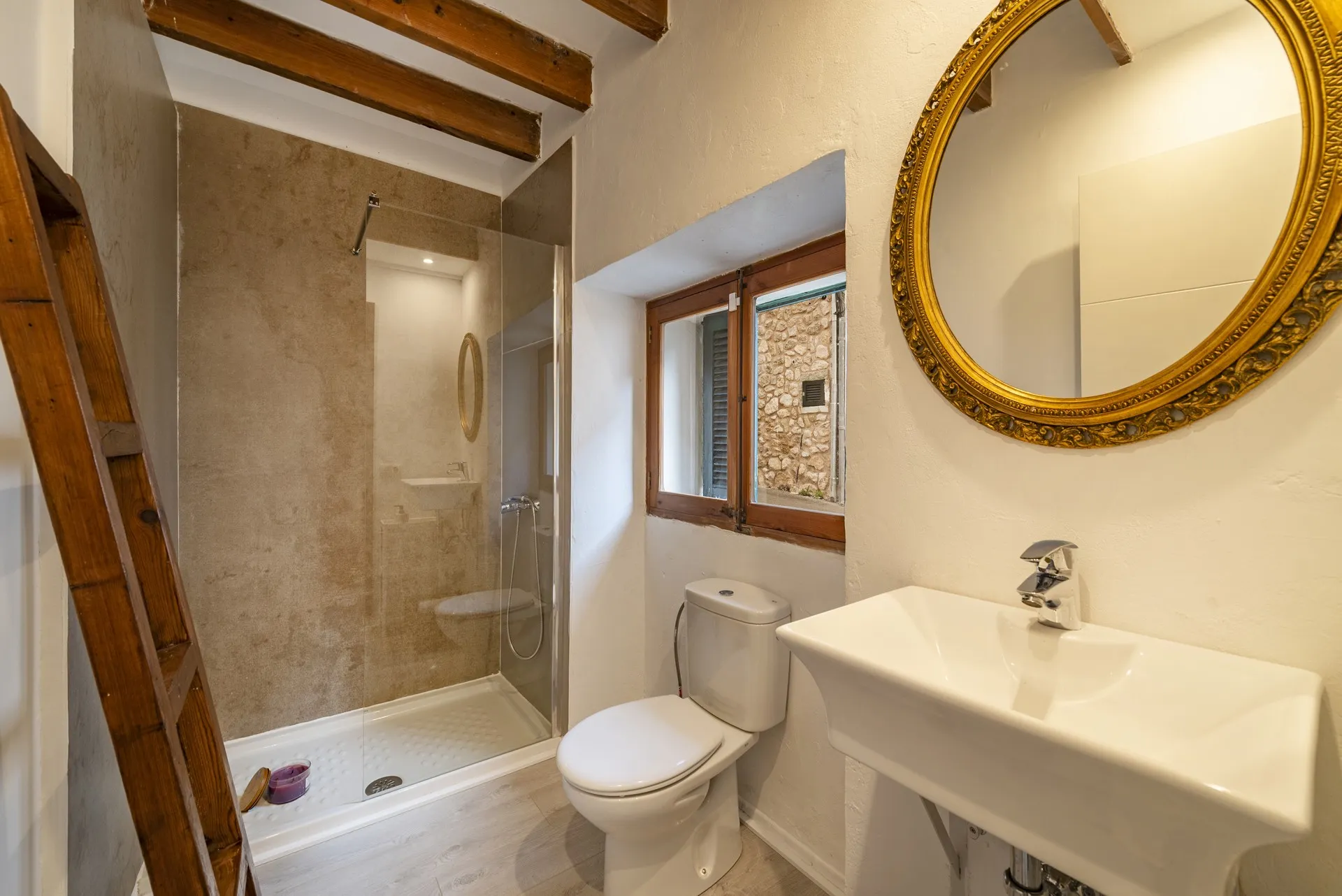 Urocza kamienica z pięknym terenem zewnętrznym w Campanet-13